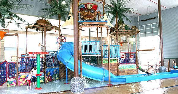 מקינאו סיטי Crown Choice Inn & Suites Lakeview And Waterpark מראה חיצוני תמונה